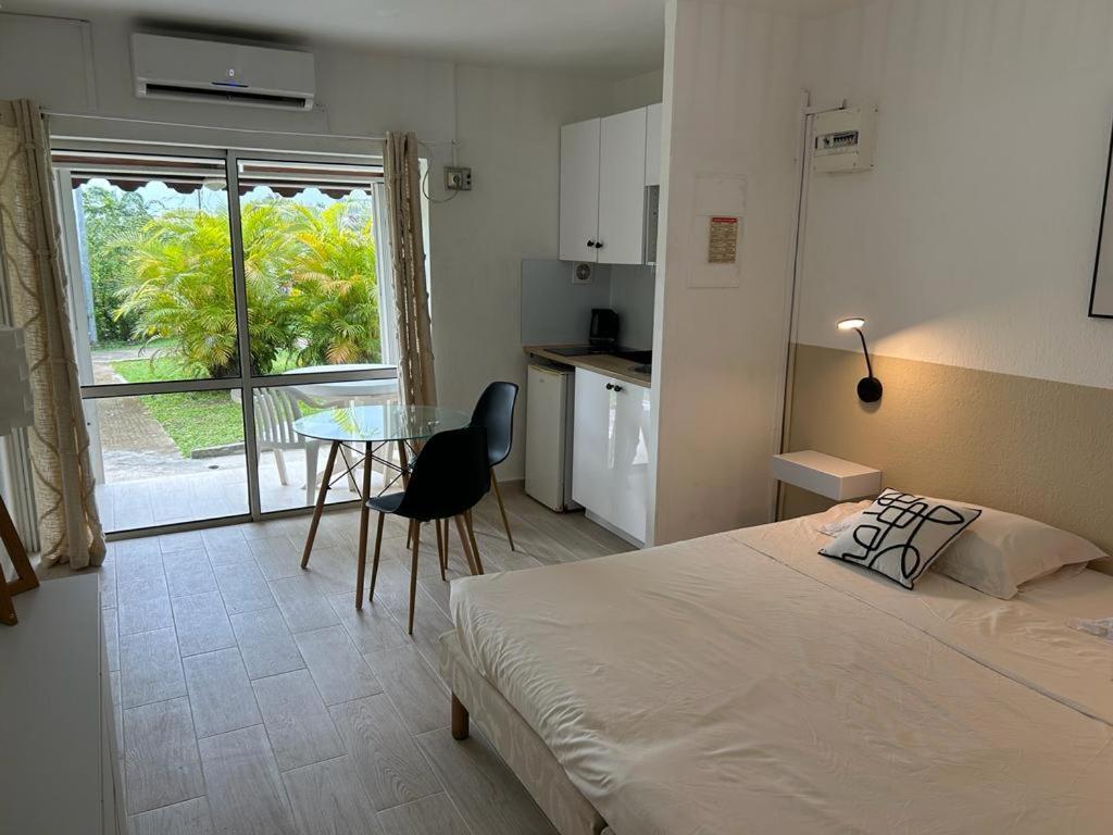 Superbe Studio Avec Piscine, Au Coeur De La Marina! Village Soleil ! Proche Aeroport & Ferry Le Gosier  Ngoại thất bức ảnh