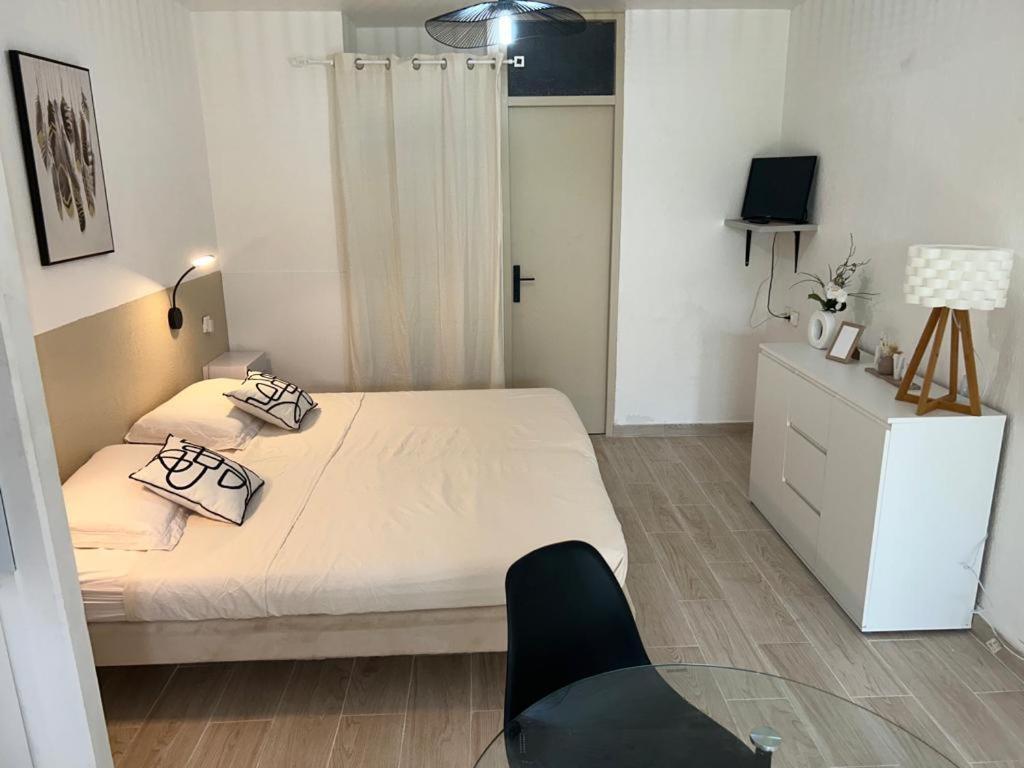 Superbe Studio Avec Piscine, Au Coeur De La Marina! Village Soleil ! Proche Aeroport & Ferry Le Gosier  Ngoại thất bức ảnh