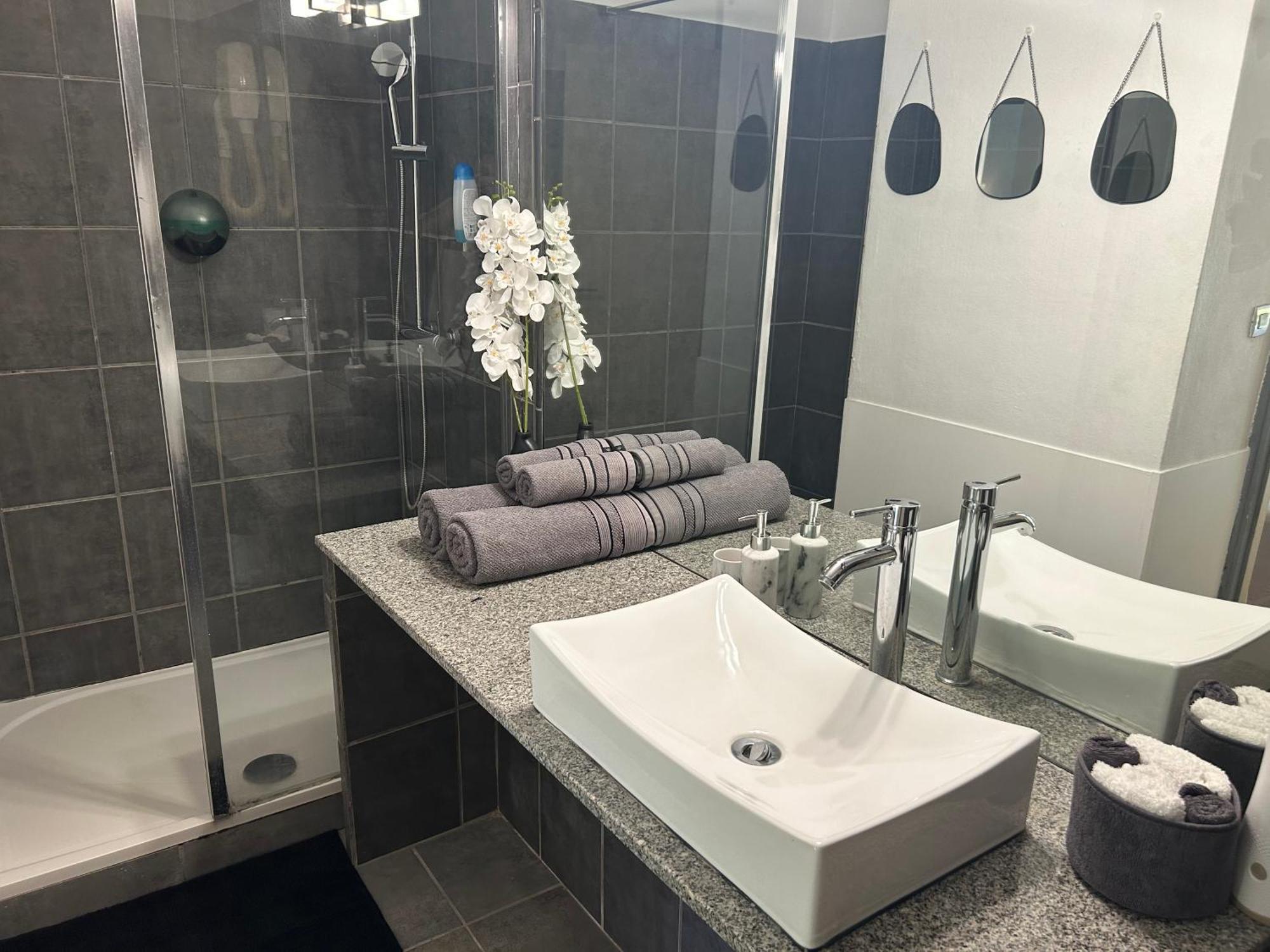 Superbe Studio Avec Piscine, Au Coeur De La Marina! Village Soleil ! Proche Aeroport & Ferry Le Gosier  Ngoại thất bức ảnh